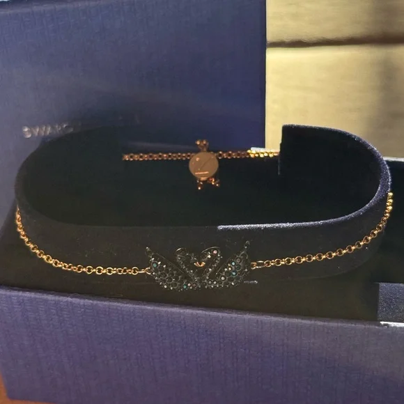SWAROVSKI ICONIC SWAN BRACELET - Picture 4 of 5